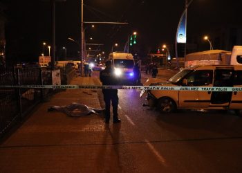 Malatya’da feci kaza! Kaldırıma çıkan araç yayaları ezdi