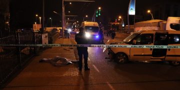 Malatya’da feci kaza! Kaldırıma çıkan araç yayaları ezdi