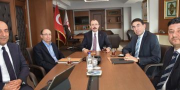 Bakan Muş zincir marketlerin genel müdürleriyle görüştü