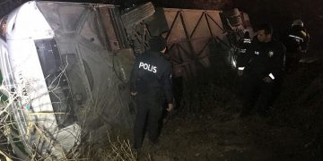 Konya’da yolcu otobüsü devrildi: 15 yaralı
