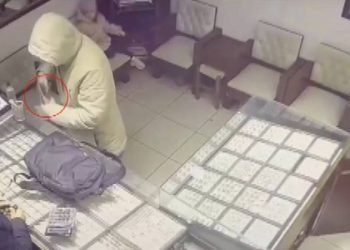 Gaziosmanpaşa’da oyuncak silahla kuyumcu soygunu