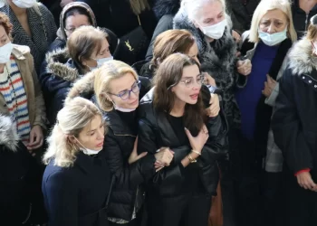 Ünlü manken Özge Ulusoy’un babası hayatını kaybetti