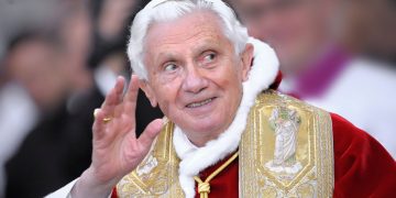 Eski Papa 16. Benedikt hayatını kaybetti