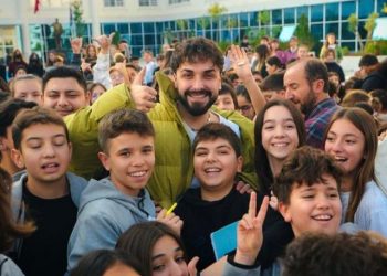Rapçi Sefo’dan öğrencilere büyük sürpriz