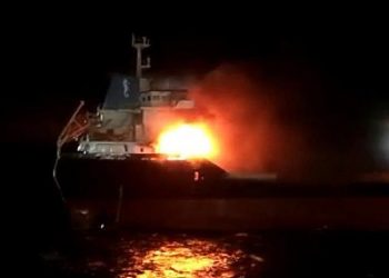 Sinop açıklarında kuru yük gemisi yangını