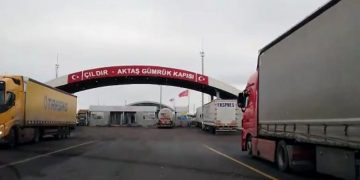 Gümrük kapısında 5 kilometrelik TIR kuyruğu