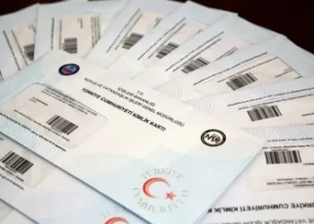 Yeni kimlik kartı bankalarda zorunlu olacak