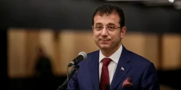 İBB Başkanı İmamoğlu’na tepki pankartı!  “İstanbul’umuza hoş geldiniz”