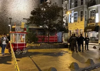 İstanbul Galata Kulesi yakınında şüpheli çanta paniği!