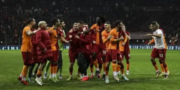 Galatasaray puan farkını 7’ye çıkardı