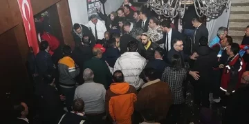 Sarıkamış’ta otelin tavanı çöktü! 32 kişi yaralandı