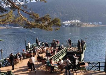 Abant Gölü Milli Parkı’na tatilci akını