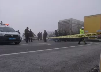 Konya’da askeri araç, yolda duran TIR’a çarptı