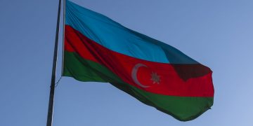 İran’da Azerbaycan büyükelçiliğine silahlı saldırı