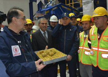 Bakan Dönmez, bor işçileri ile beraber yeni yıla girdi