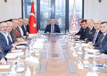 Bakan Nebati, TİM yönetim kurulu üyeleri ile bir araya geldi