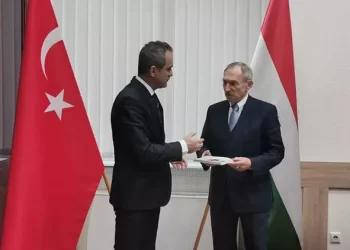 Bakan Özer, Macaristan İçişleri Bakanı Pinter ile bir araya geldi