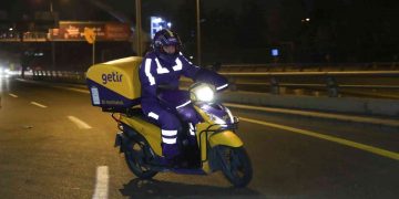 Bakan Varank, 2023’e ‘motokurye’ olarak girdi