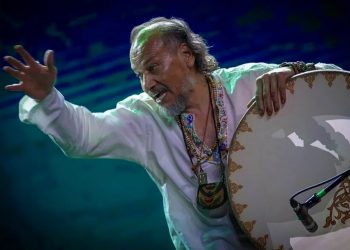 Ünlü ritim sanatçısı Berkant Çakıcı, sahnede kalp krizi geçirerek yaşamını yitirdi