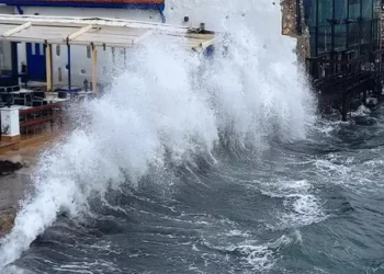 Bodrum’da feribot seferlerine fırtına engeli