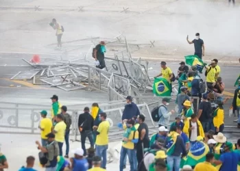 Brezilya’da eski başkan Bolsonaro’nun destekçileri Kongre binasını bastı