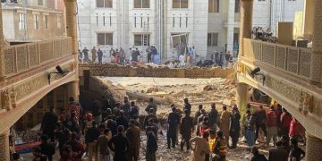 Pakistan’da camiye bombalı saldırı