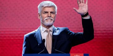 Emekli General Pavel, Çekya Cumhurbaşkanı seçildi