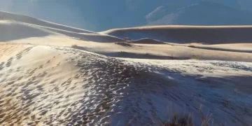 Cezayir’de çöle kar yağdı