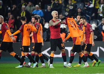 Derbide Aslan Zirveyi Bırakmadı