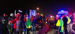 diyarbakir yolcu otobusu devrildi habermeydan