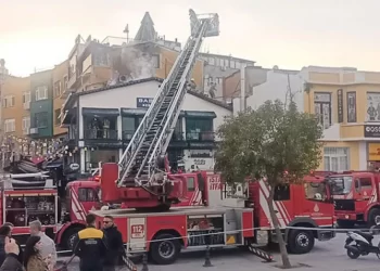 Fatih'te restoran yangını! Fatih’te restoran yangını!