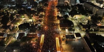 İsrail’de Netanyahu’ya karşı binlerce kişi sokağa döküldü