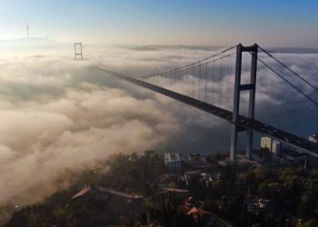 İstanbul Boğazı gemi trafiğine tek yönlü açıldı
