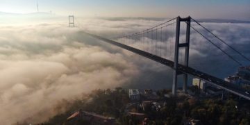 İstanbul Boğazı gemi trafiğine tek yönlü açıldı