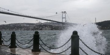 İstanbul’da lodos nedeniyle deniz ulaşımı aksadı