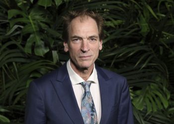 Ünlü İngiliz oyuncu Julian Sands doğa yürüyüşünde kayboldu