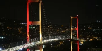 15 Temmuz Şehitler Köprüsü’nden kendini denize atarak intihar etti