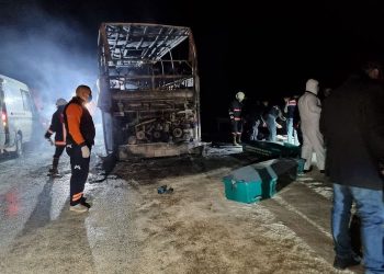 Mersin’de askeri personel taşıyan otobüs TIR’a arkadan çarptı