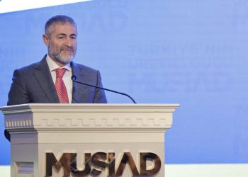 Bakan Nebati’den zincir marketlere çağrı: Elinizi taşın altına koyun