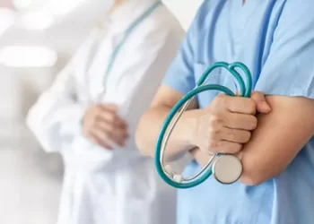 Sağlık çalışanlarından yüzde 30’luk zamma tepki