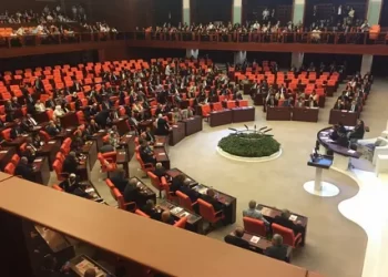 Sözleşmeli personele kadro düzenlemesi komisyondan geçti