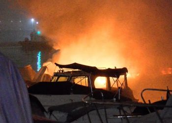 İstanbul’da yangın! 6 tekne yandı