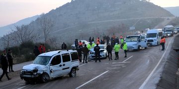 Tokat’ta gizli buzlanma sebebiyle zincirleme kaza: 9 yaralı