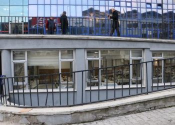 Vergi dairesinde doğal gaz sızıntısı! 25 kişi hastaneye kaldırıldı