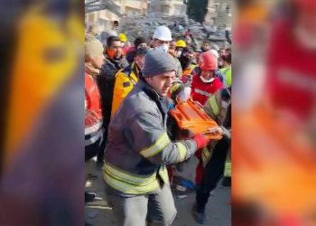 2 aylık bebek 128 saat sonra enkazdan sağ kurtarıldı