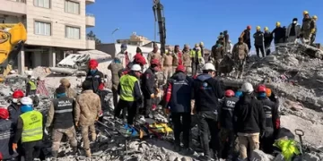 Depremden 228 saat sonra sağ çıkarıldılar