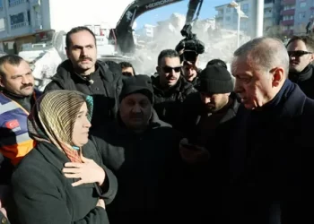 Başkan Erdoğan deprem bölgesinde dua okudu
