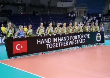 Fenerbahçe Opet, deplasmanda avantajı yakaladı