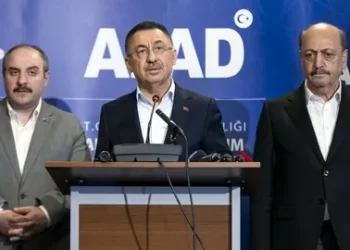 Cumhurbaşkanı Yardımcısı Fuat Oktay: “Türk Telekom, Turkcell ve Vodafone, depremin olduğu andan itibaren bir aylık süre için tüm görüşmeleri ücretsiz sağlayacak”