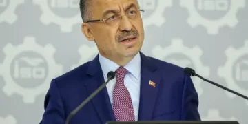 Fuat Oktay: Bir havalimanını devlet yapamayacak da bir belediye mi yapacak?